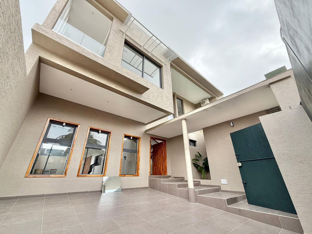 Villa moderne à étage, façade